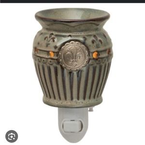 Charlemagne authentic Scentsy plug-in warmer